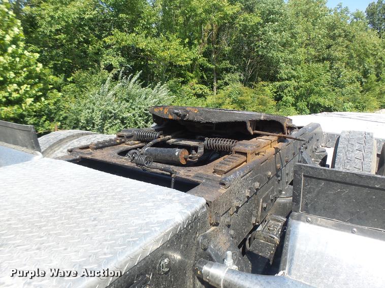 image for item DB5853 2004 Peterbilt 379 semi truck