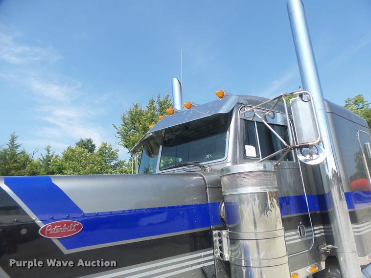 image for item DB5853 2004 Peterbilt 379 semi truck