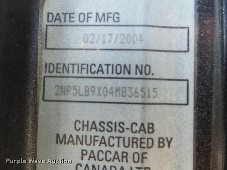 image for item DB5853 2004 Peterbilt 379 semi truck