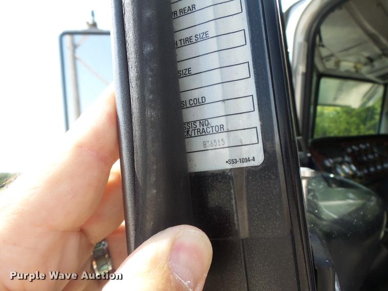 image for item DB5853 2004 Peterbilt 379 semi truck