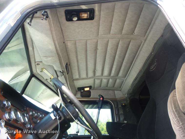 image for item DB5853 2004 Peterbilt 379 semi truck