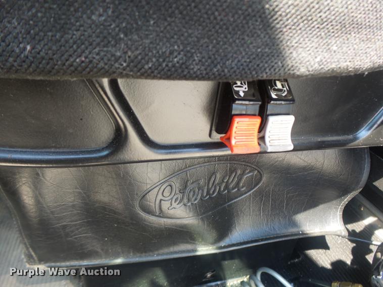 image for item DB5853 2004 Peterbilt 379 semi truck