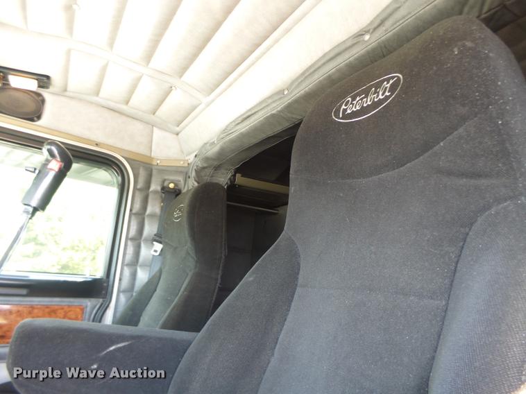 image for item DB5853 2004 Peterbilt 379 semi truck