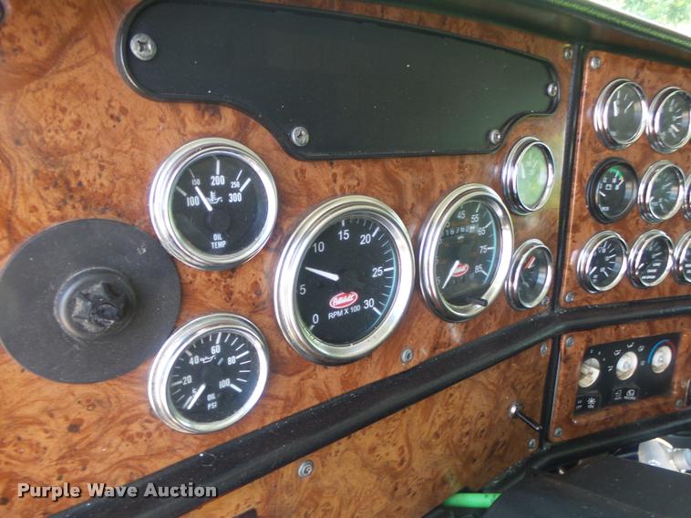 image for item DB5853 2004 Peterbilt 379 semi truck
