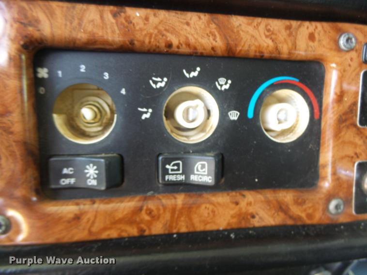 image for item DB5853 2004 Peterbilt 379 semi truck