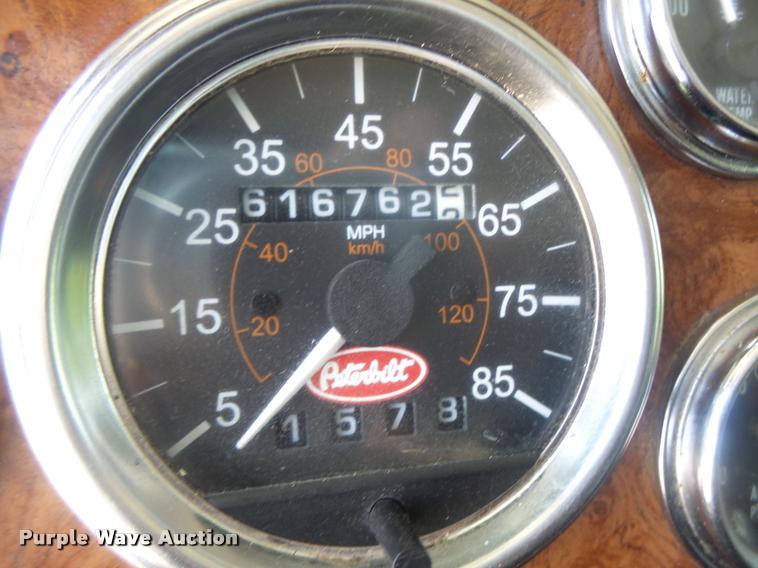 image for item DB5853 2004 Peterbilt 379 semi truck