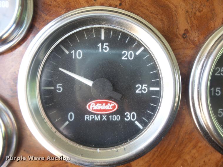 image for item DB5853 2004 Peterbilt 379 semi truck