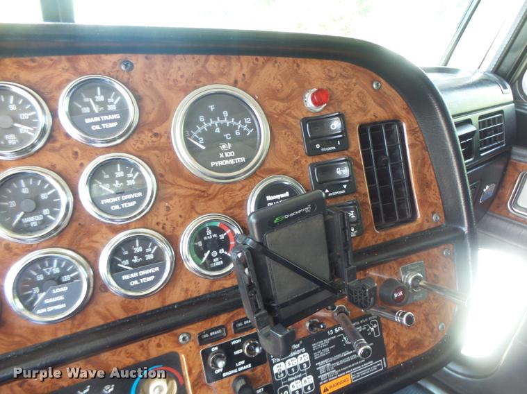 image for item DB5853 2004 Peterbilt 379 semi truck