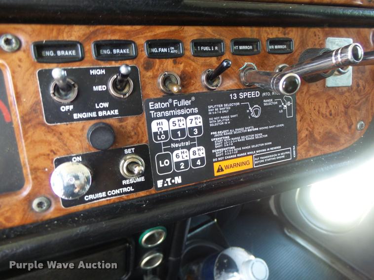 image for item DB5853 2004 Peterbilt 379 semi truck