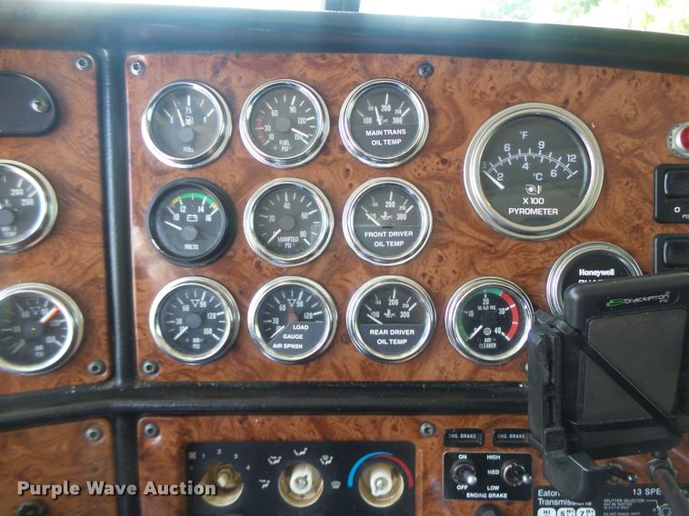 image for item DB5853 2004 Peterbilt 379 semi truck