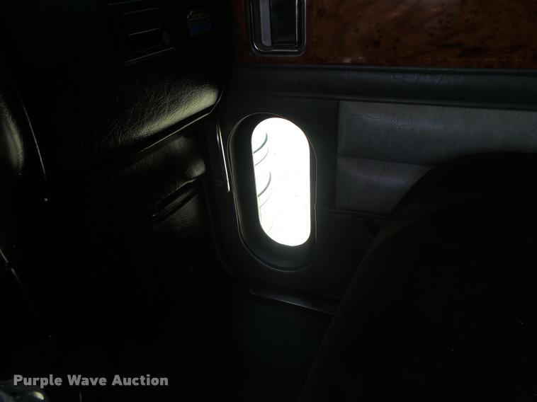 image for item DB5853 2004 Peterbilt 379 semi truck