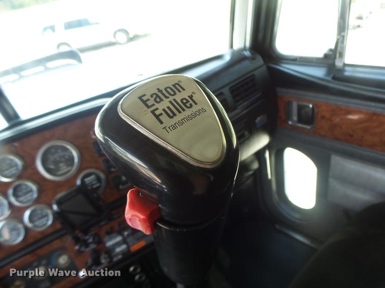 image for item DB5853 2004 Peterbilt 379 semi truck