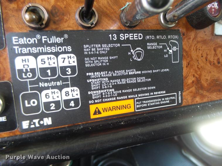 image for item DB5853 2004 Peterbilt 379 semi truck