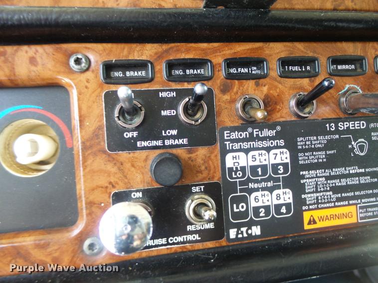 image for item DB5853 2004 Peterbilt 379 semi truck