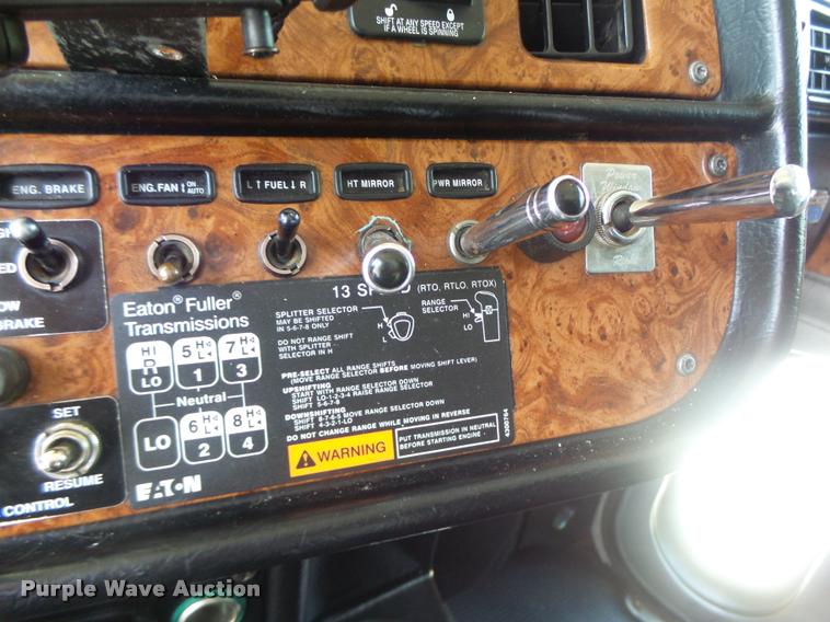 image for item DB5853 2004 Peterbilt 379 semi truck