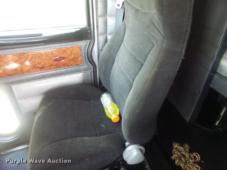 image for item DB5853 2004 Peterbilt 379 semi truck