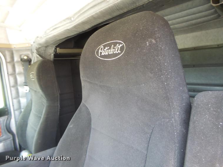 image for item DB5853 2004 Peterbilt 379 semi truck