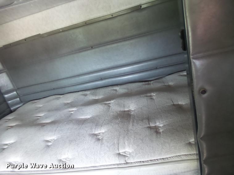 image for item DB5853 2004 Peterbilt 379 semi truck