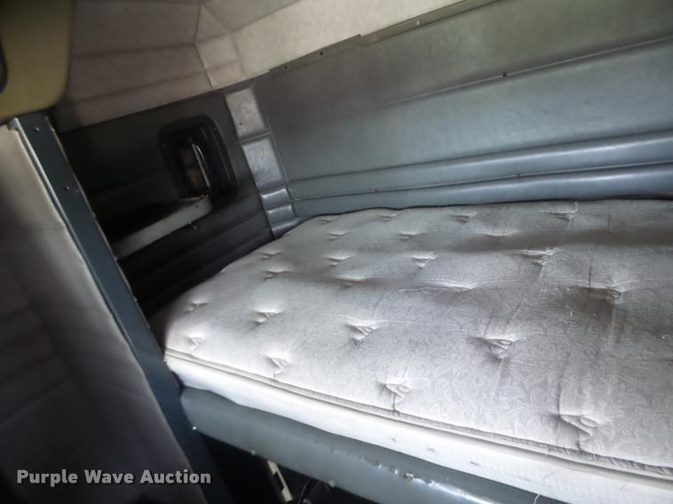 image for item DB5853 2004 Peterbilt 379 semi truck