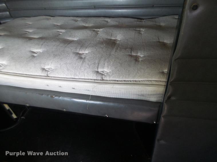 image for item DB5853 2004 Peterbilt 379 semi truck