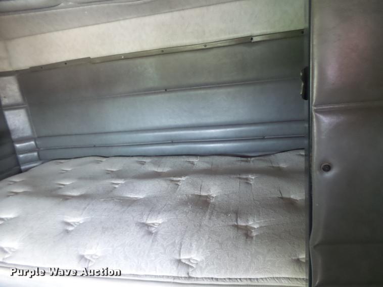 image for item DB5853 2004 Peterbilt 379 semi truck