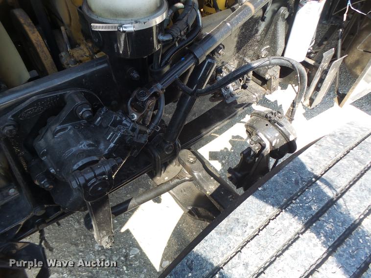 image for item DB5853 2004 Peterbilt 379 semi truck