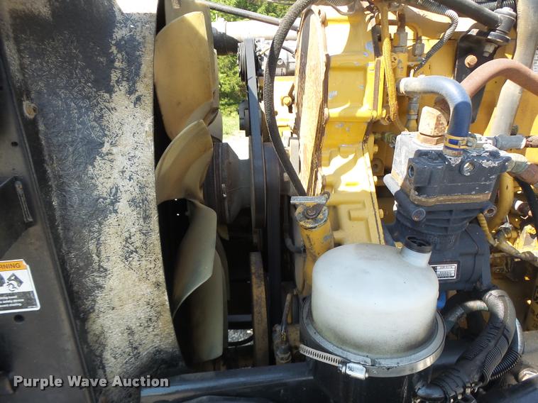 image for item DB5853 2004 Peterbilt 379 semi truck