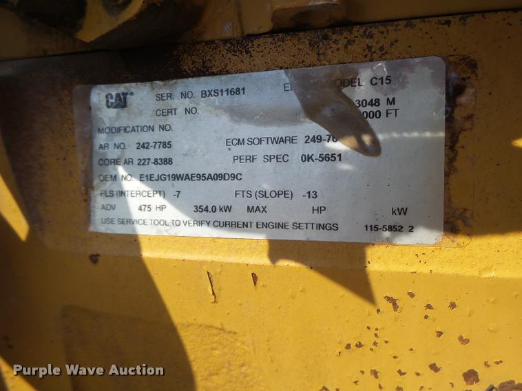 image for item DB5853 2004 Peterbilt 379 semi truck