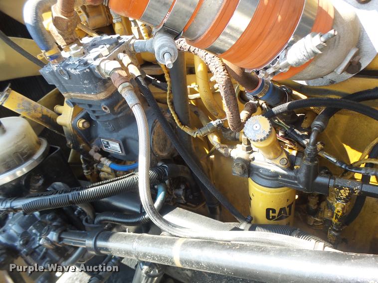 image for item DB5853 2004 Peterbilt 379 semi truck