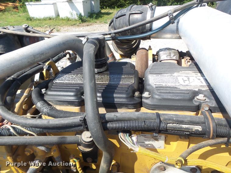 image for item DB5853 2004 Peterbilt 379 semi truck