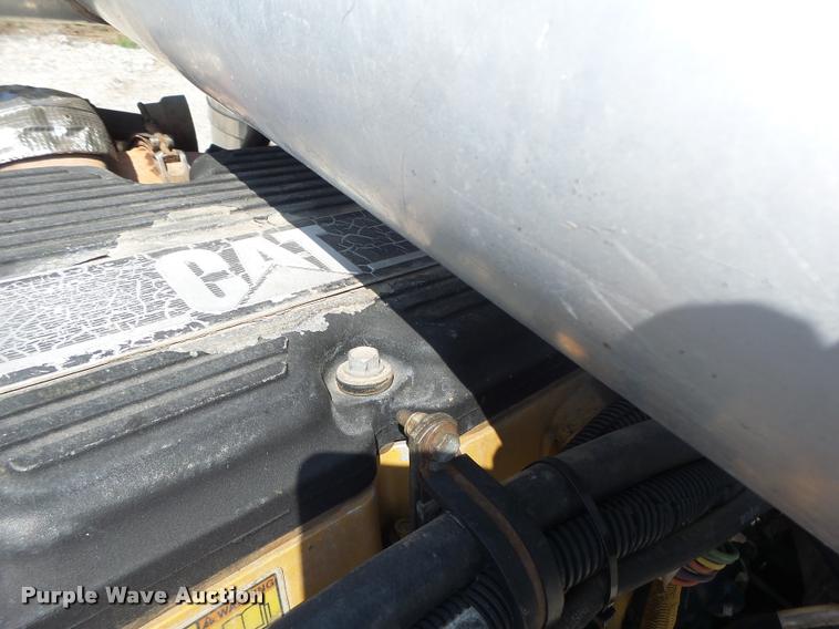 image for item DB5853 2004 Peterbilt 379 semi truck