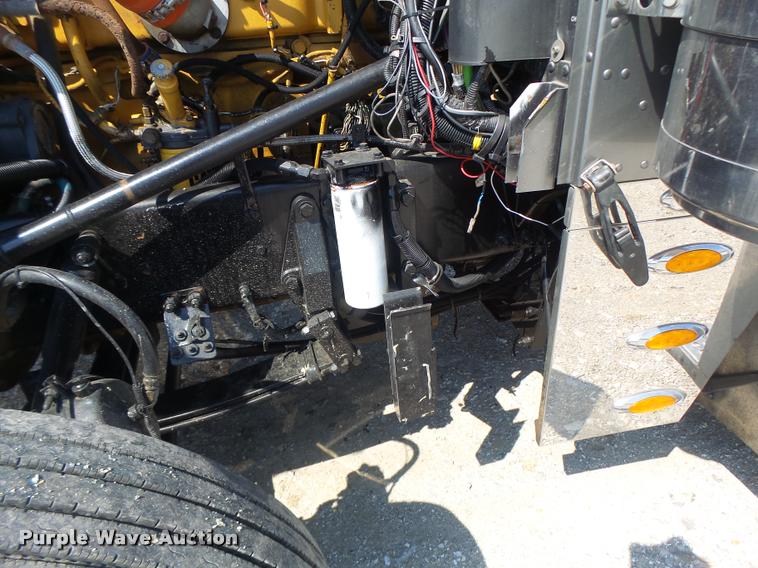 image for item DB5853 2004 Peterbilt 379 semi truck