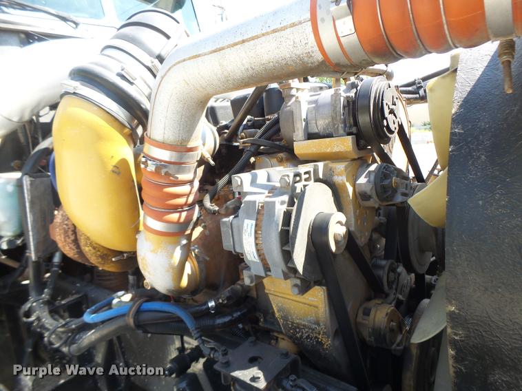 image for item DB5853 2004 Peterbilt 379 semi truck