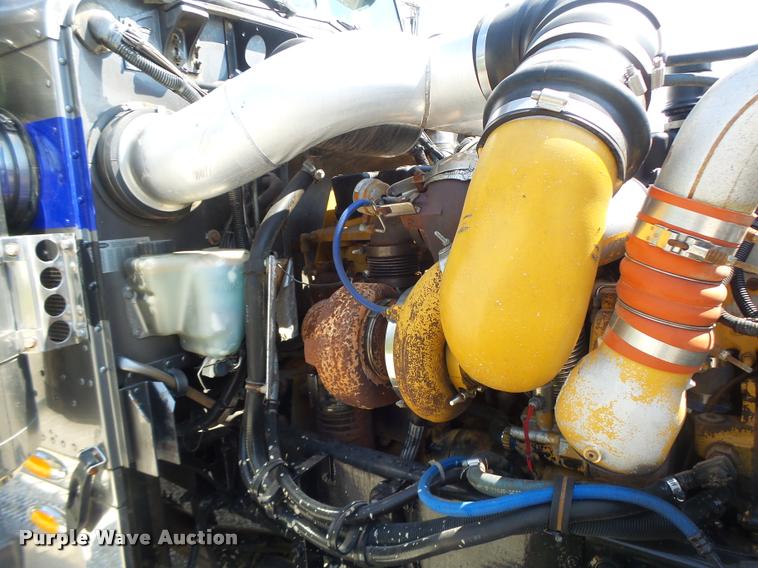 image for item DB5853 2004 Peterbilt 379 semi truck