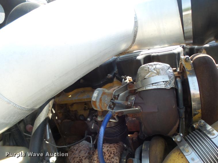 image for item DB5853 2004 Peterbilt 379 semi truck