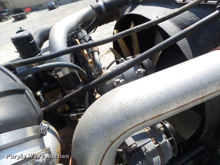 image for item DB5853 2004 Peterbilt 379 semi truck