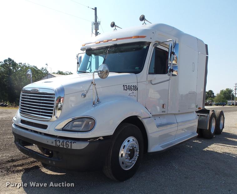 image for item DB7430 2003 Freightliner Columbia semi truck