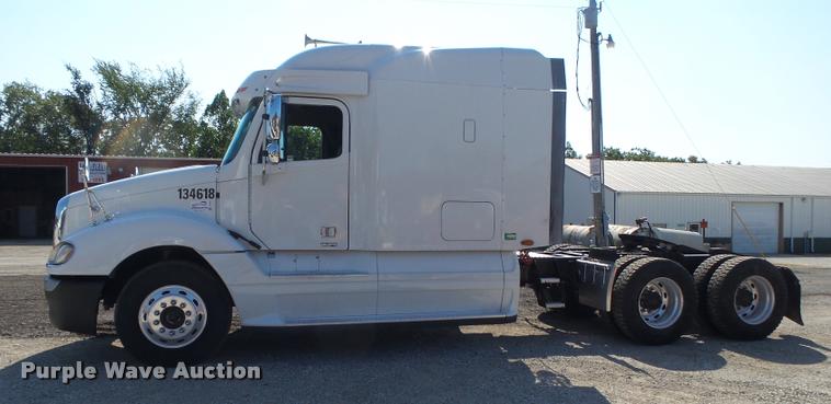 image for item DB7430 2003 Freightliner Columbia semi truck
