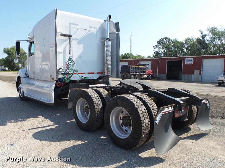 image for item DB7430 2003 Freightliner Columbia semi truck