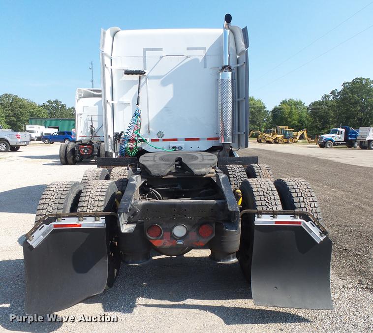 image for item DB7430 2003 Freightliner Columbia semi truck