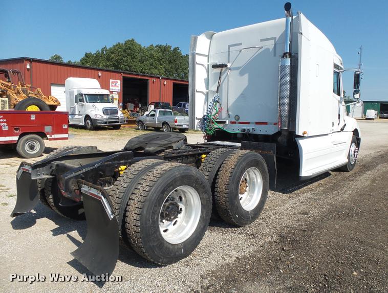 image for item DB7430 2003 Freightliner Columbia semi truck