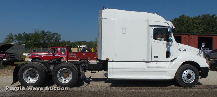 image for item DB7430 2003 Freightliner Columbia semi truck