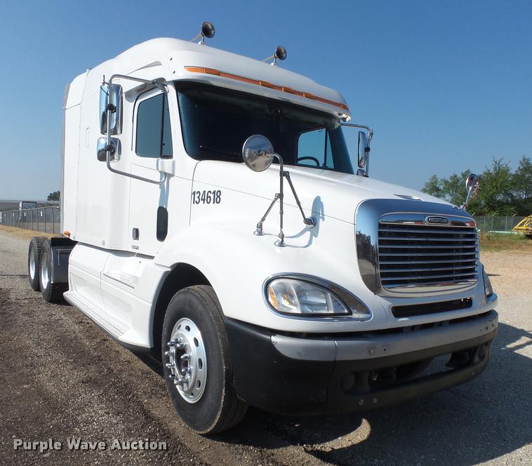 image for item DB7430 2003 Freightliner Columbia semi truck