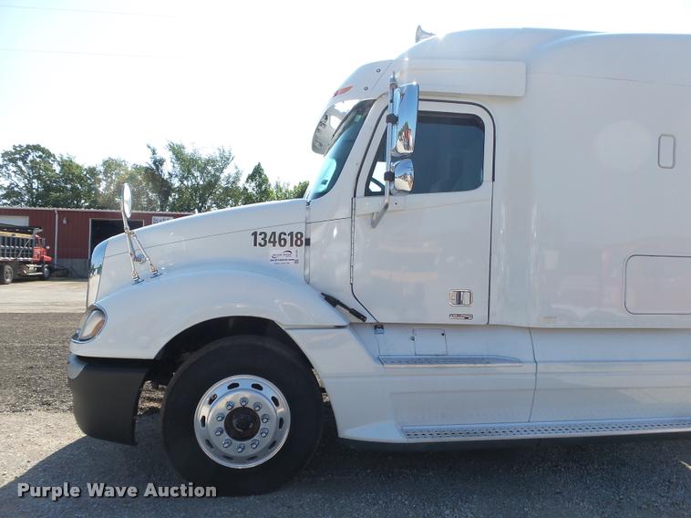 image for item DB7430 2003 Freightliner Columbia semi truck