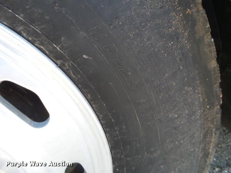 image for item DB7430 2003 Freightliner Columbia semi truck