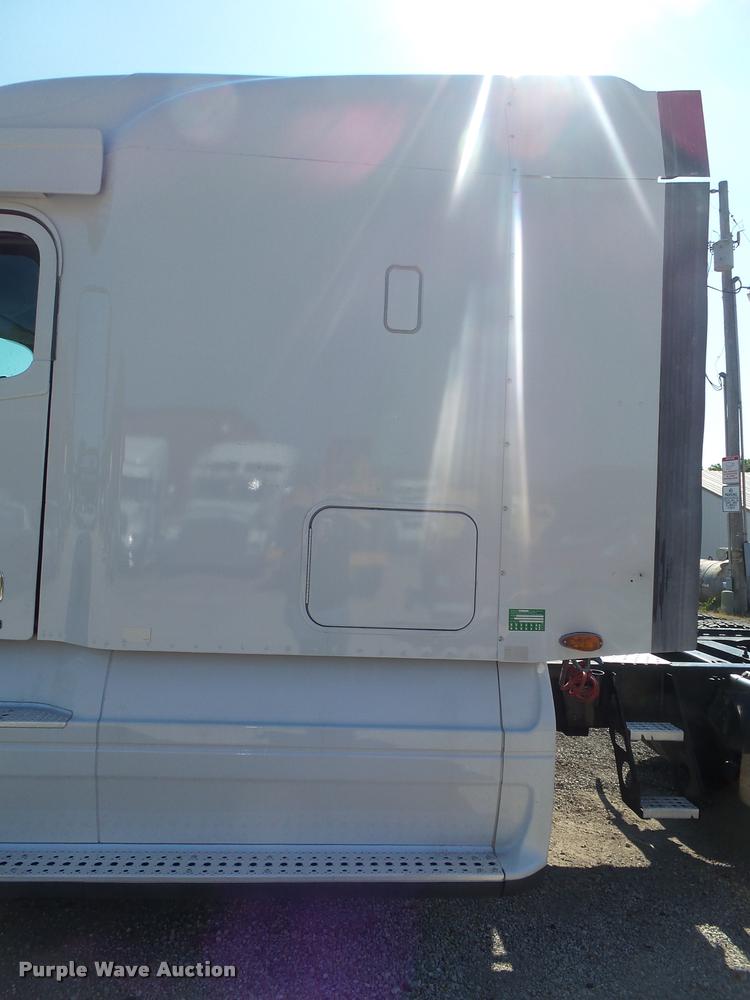 image for item DB7430 2003 Freightliner Columbia semi truck