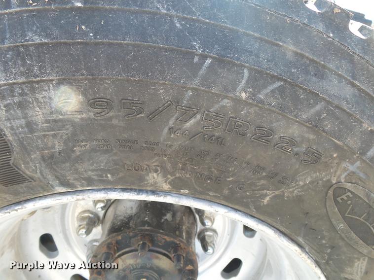 image for item DB7430 2003 Freightliner Columbia semi truck