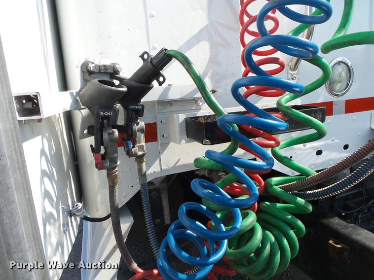 image for item DB7430 2003 Freightliner Columbia semi truck