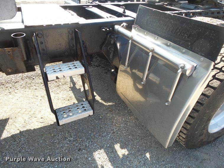 image for item DB7430 2003 Freightliner Columbia semi truck