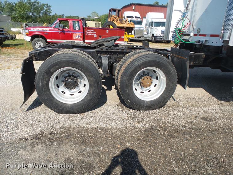 image for item DB7430 2003 Freightliner Columbia semi truck